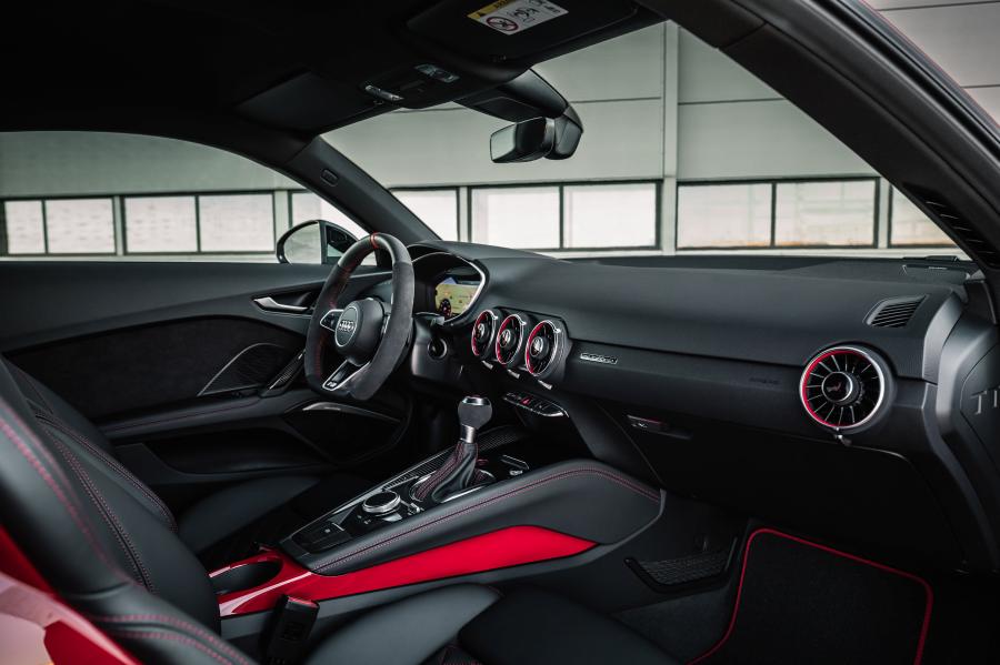 Интерьер Audi TTS Coupe (8S) 2018 года  (WW) (фото 117 из 254)